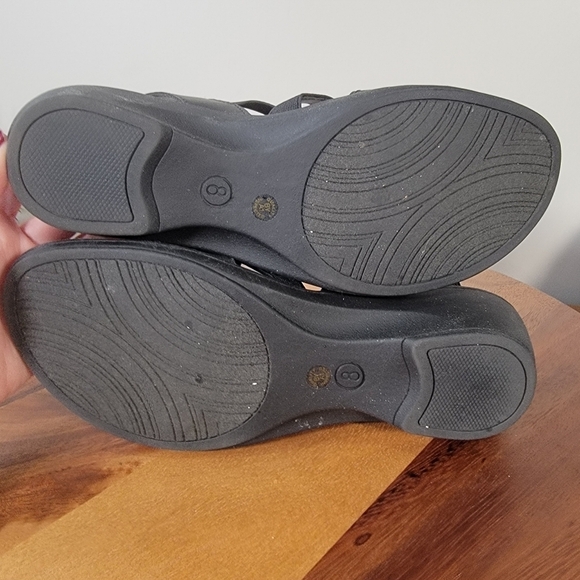 St. John's Bay Black Stretchy Straps Slip On Sandals Size 8 - Picture 13 of 17